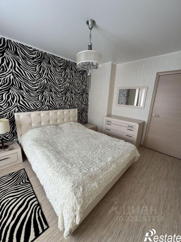 3-комн квартира улица Виталия Кручины, 6,  д. 6