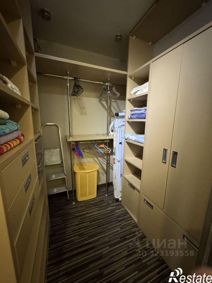 3-комн квартира улица Виталия Кручины, 6,  д. 6